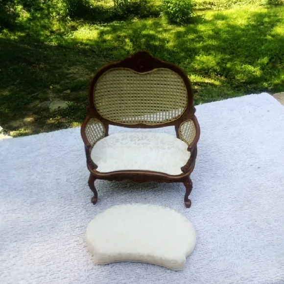 JBM Walnut Cane Settee/Loveseat Couch dollhouse miniature 1:12 scale - Picture 9 of 9